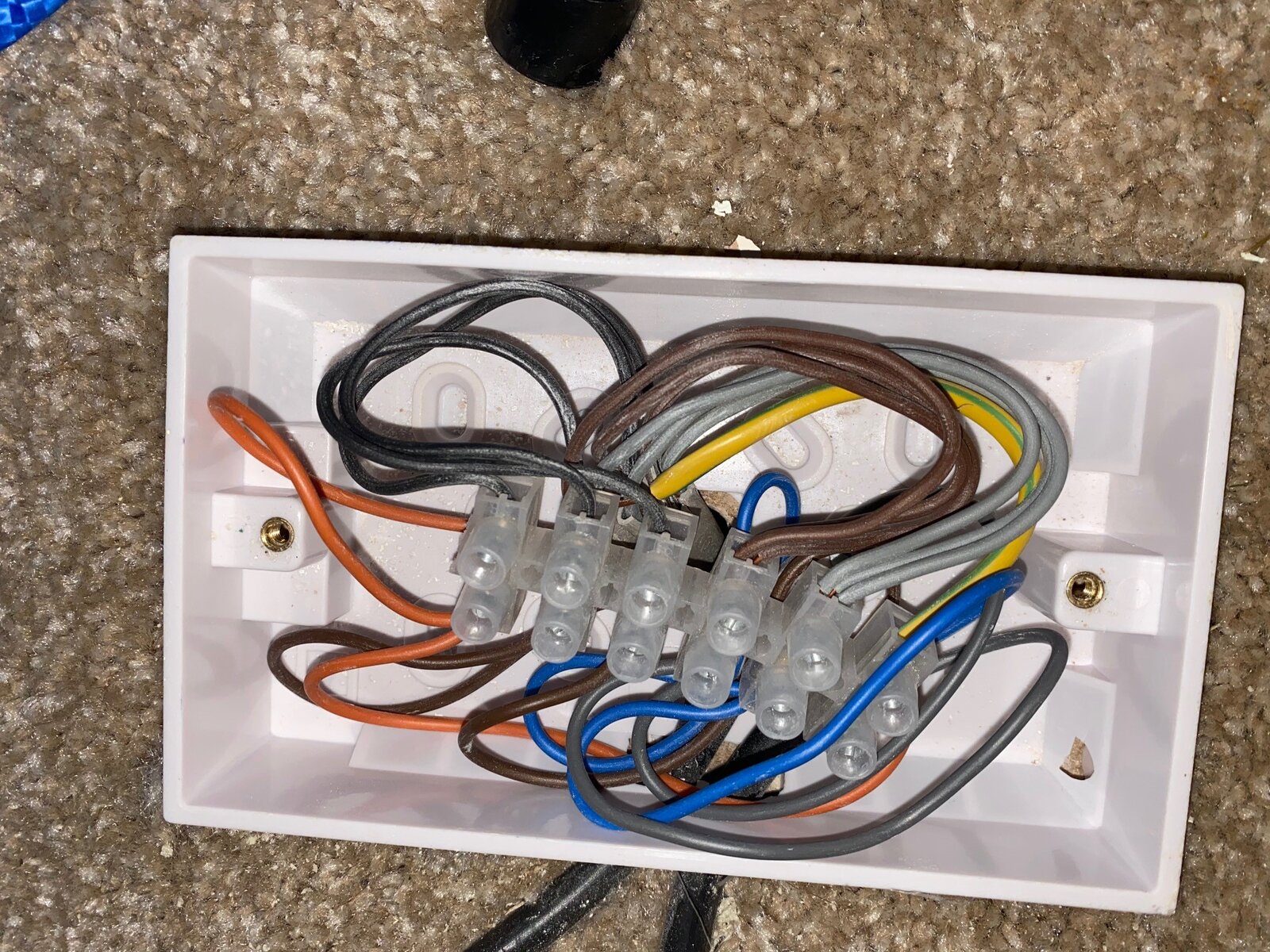 dual zone wiring in cupboard.jpg