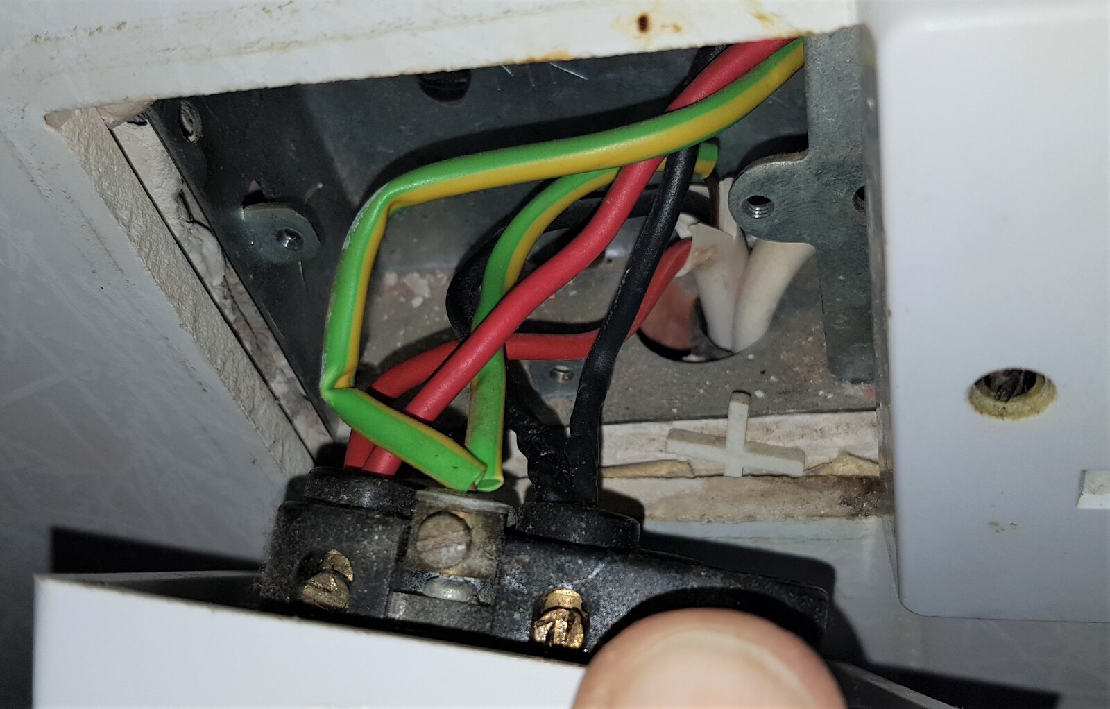 kitchen socket 2.jpg