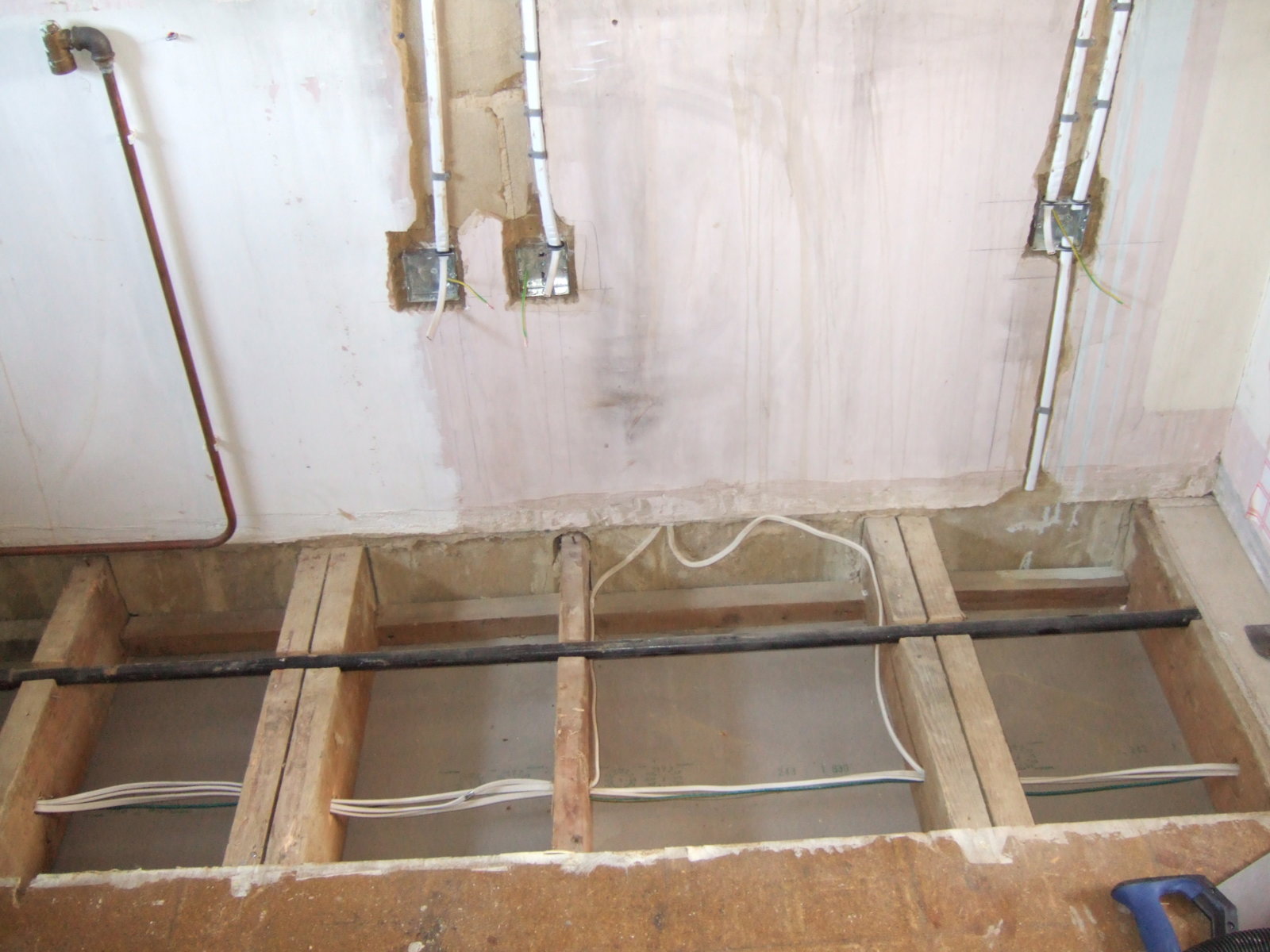 KitchenWiring2.JPG