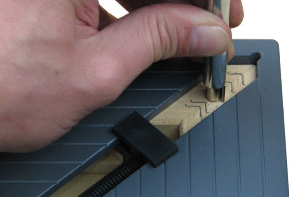 Picture Framing L-Corner Fastening.png